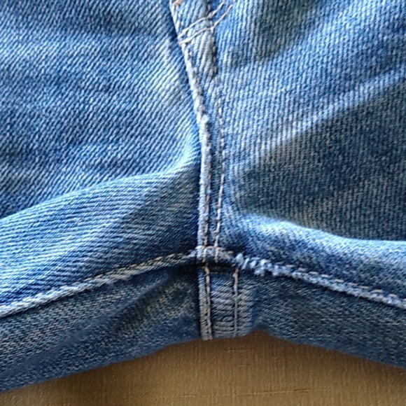 Vince Distressed Jeans - Picture 3 of 7